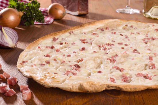 Flammkuchen Traditionell, Speck & Zwiebel, oval